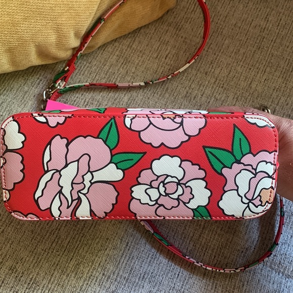 NWT BETSEY JOHNSON RED FLORAL BAG! - Picture 5 of 7